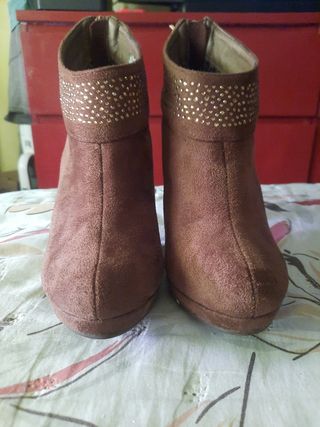 Botines tacón fino marrones