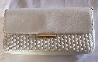 Bolso blanco de mano o colgado