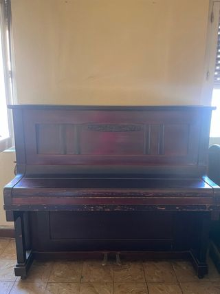 Piano pared Julius Brandt antiguo