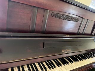 Piano pared Julius Brandt antiguo