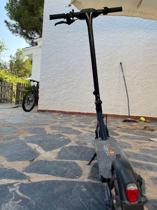 Patinete eléctrico Red Bull