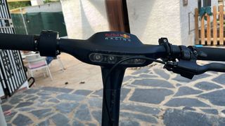 Patinete eléctrico Red Bull