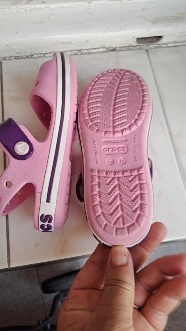 Sandalias Crocs niña rosa