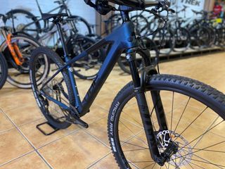 CUBE REACTION C:62 RACE TALLA M