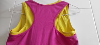 Camiseta tirantes fucsia lunares amarillos