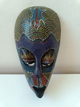 Maschera africana dipinta a mano