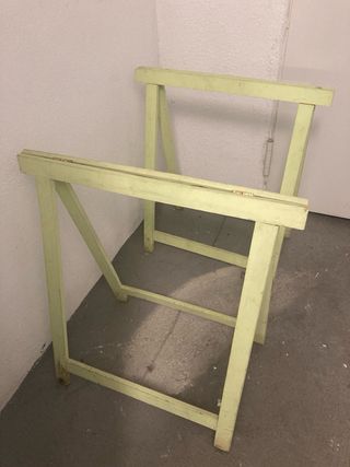 2 Caballetes de madera pintados