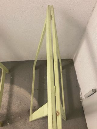 2 Caballetes de madera pintados