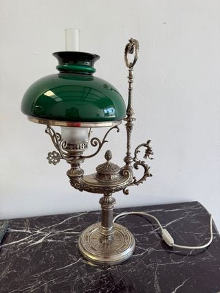 Elegante lampada con tulipano e quinqué