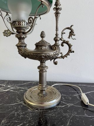 Elegante lampada con tulipano e quinqué