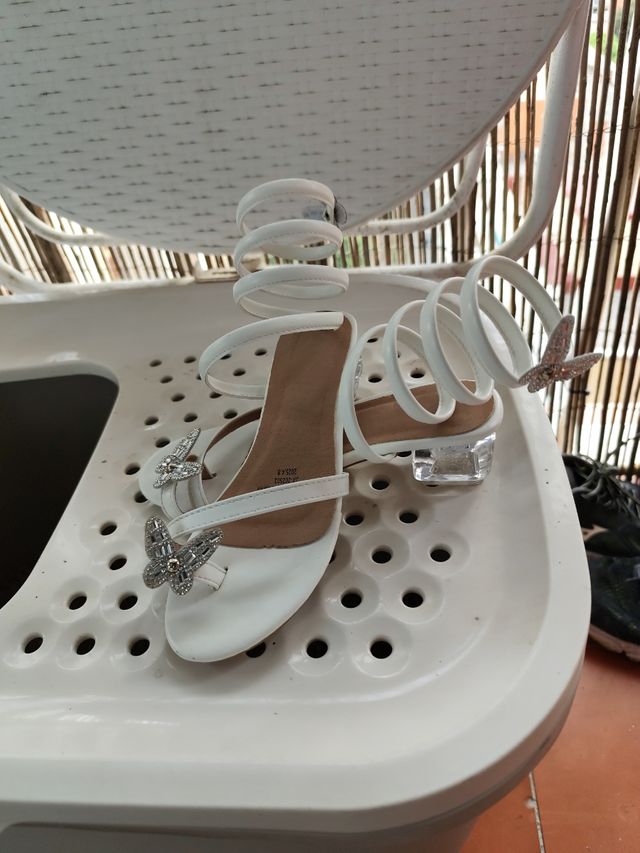 Sandalias blancas niña, talla 32