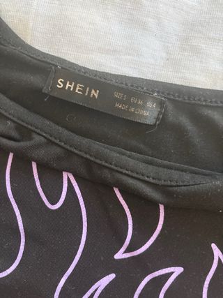 Top Shein negro c/ llamas morado - Talle S