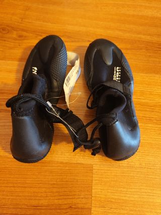 Escarpines neopreno Decathlon a estrenar