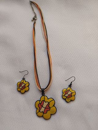 Collar y pendientes florales esmaltados