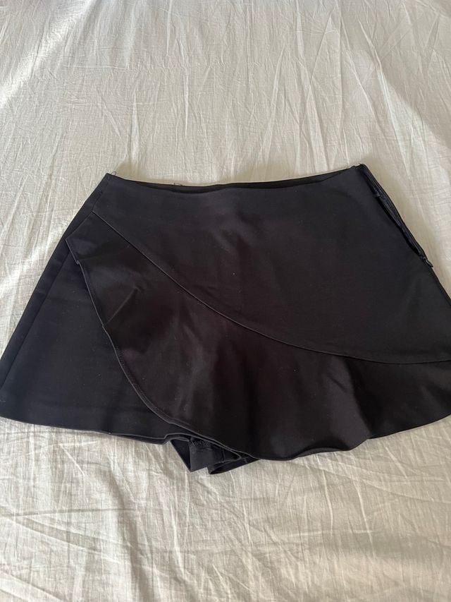 Falda/short negra Zara - Talla S