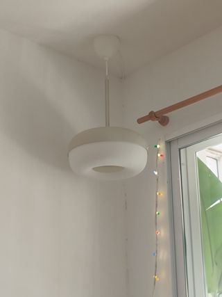 Lámpara Ikea blanca