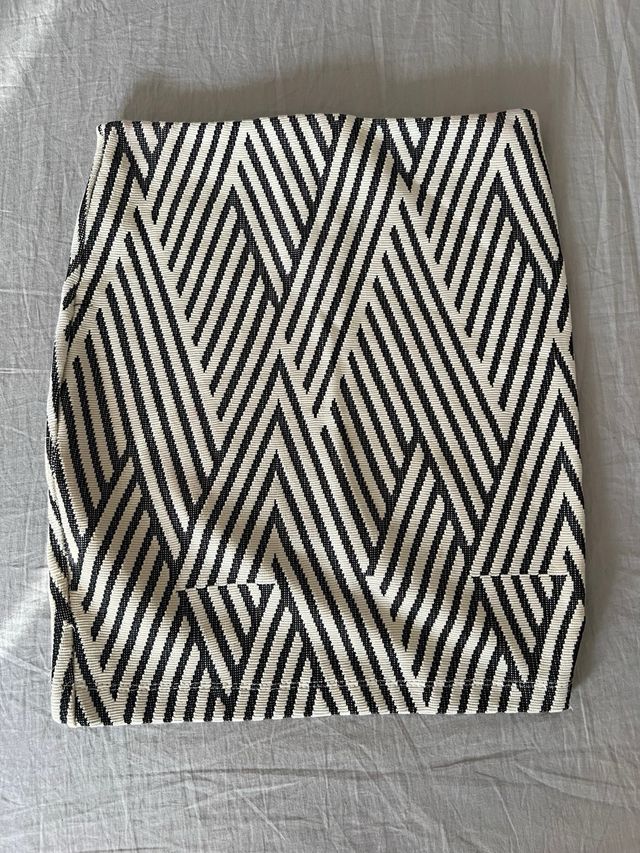 Mini Falda Stradivarius - Blanco&Negro