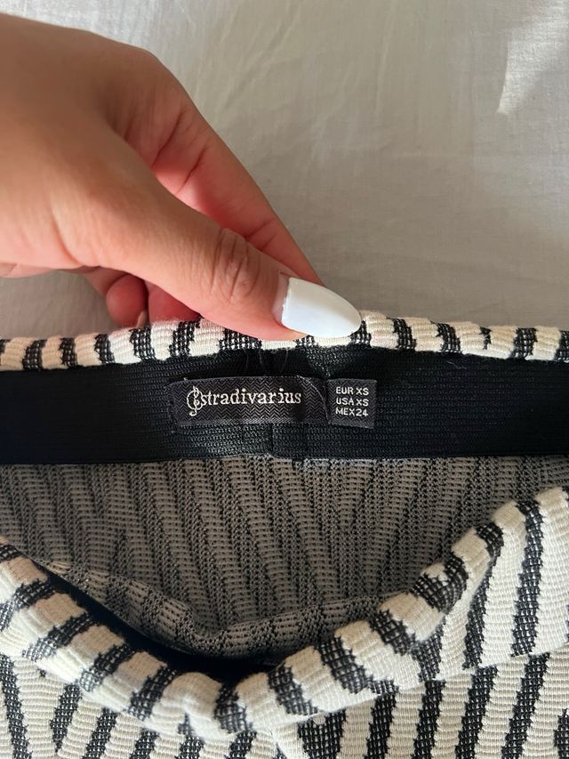 Mini Falda Stradivarius - Blanco&Negro