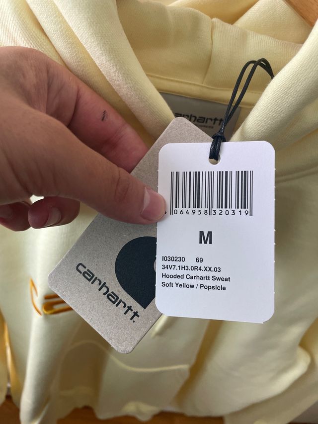 Felpa Carhartt gialla.