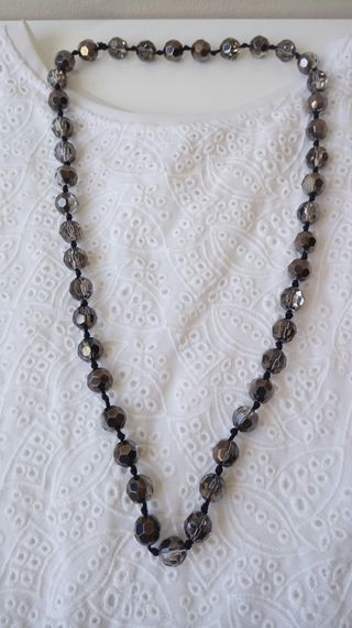 Collar cuentas faceteadas +  colgante plateado est