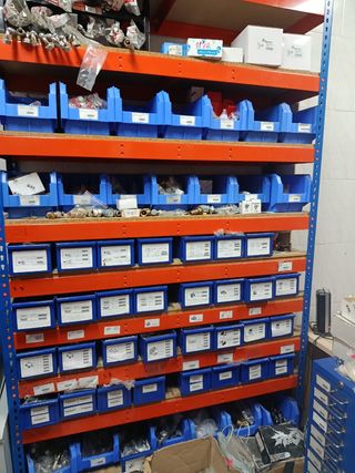 Material fontanería: tubos y flexibles.