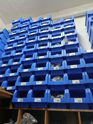 Material fontanería: tubos y flexibles.