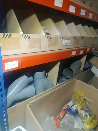 Tubería y piezas de PVC.