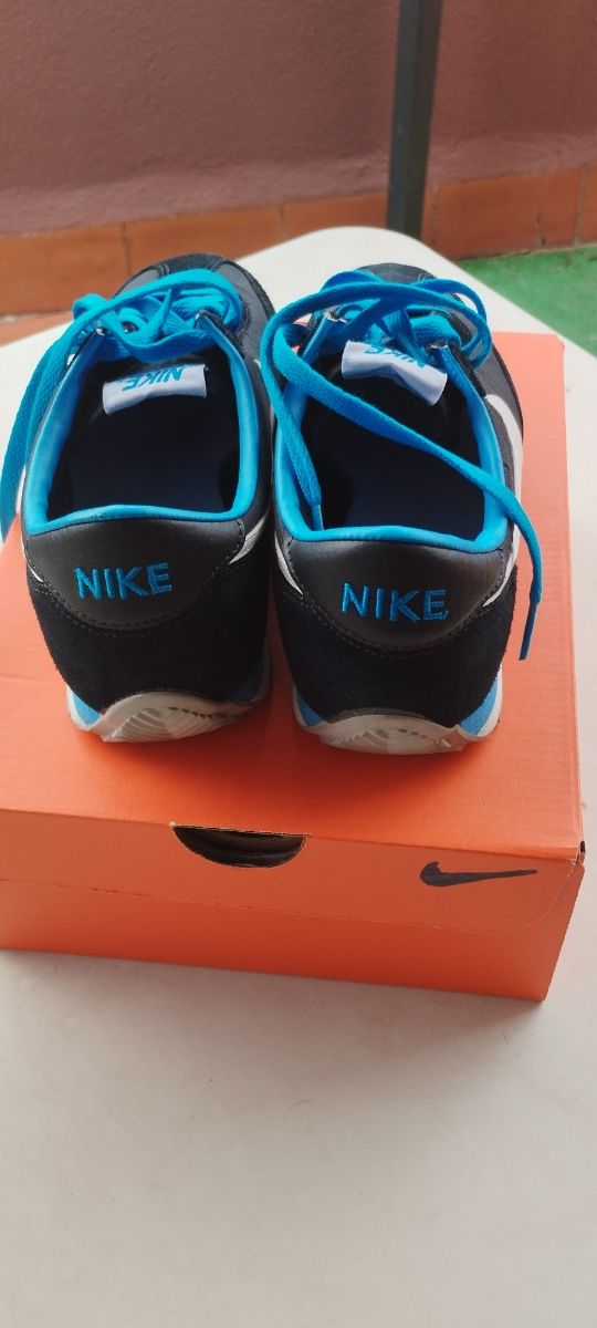 Zapatillas Nike negras y azules - 38