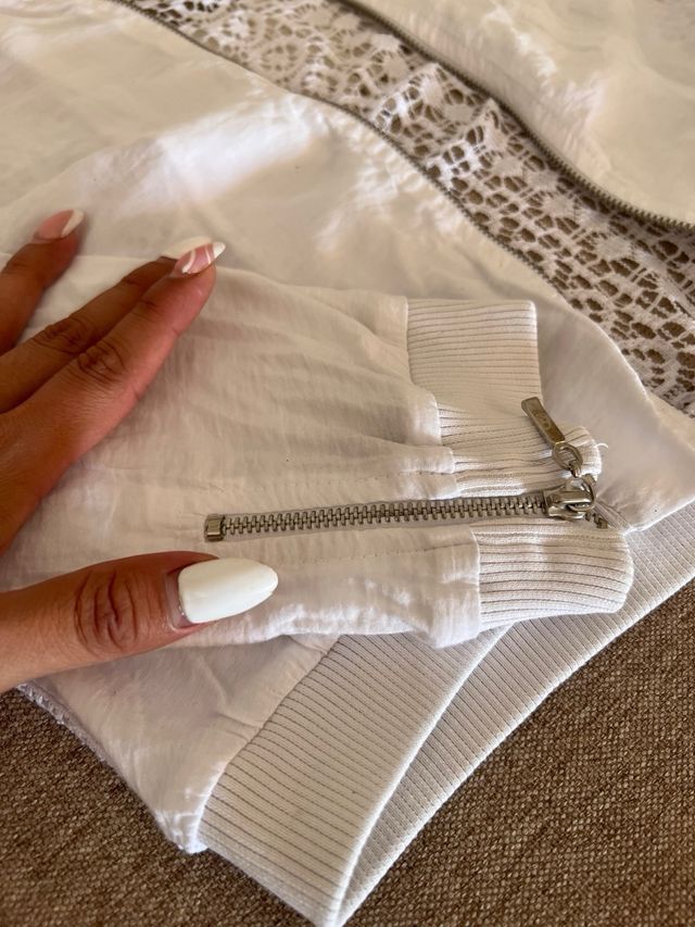 Chaqueta blanca Bershka - Talla S