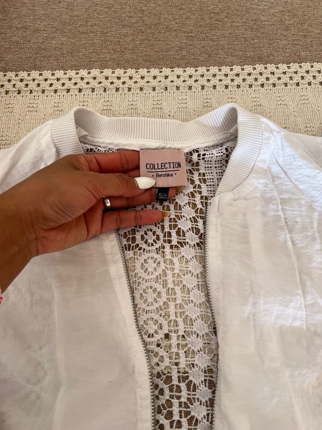Chaqueta blanca Bershka - Talla S