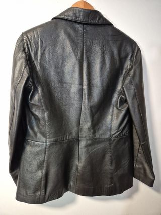 Chaqueta negra cuero