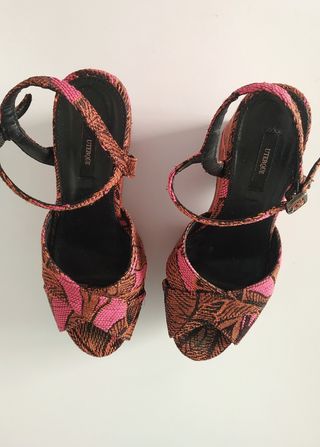 Sandalias cuña Uterqüe