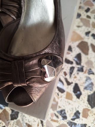 Sandalias doradas mujer tacón