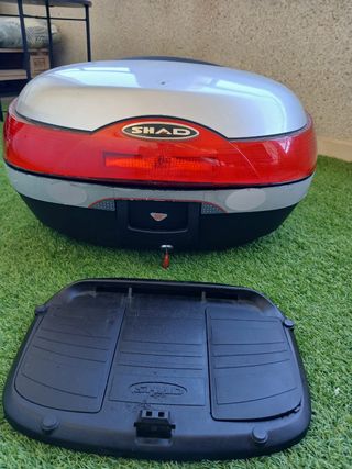 Baul moto SHAD 46L - plata/rojo