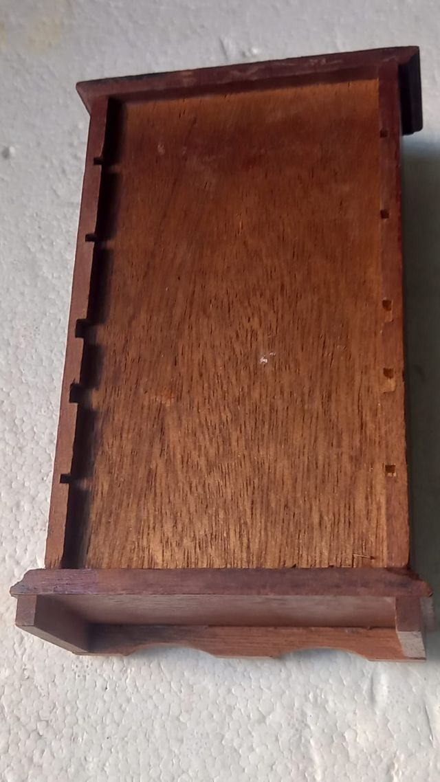 Mobile in legno per casa delle bambole