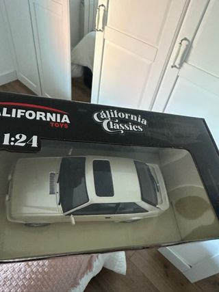 SOLO HOY Ford Escort XR3 1:24 California Classics