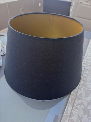 Pantalla lámpara negra y dorada