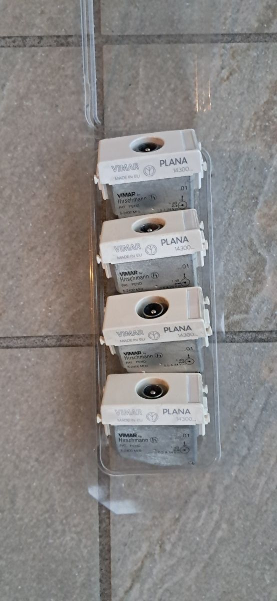 4x Vimar Plana 14300.01 prese TV