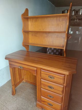 Escritorio de madera