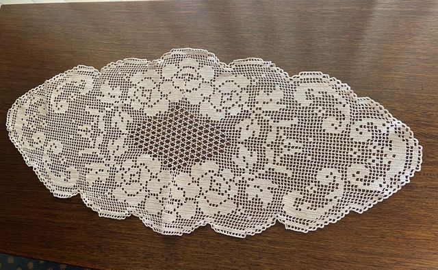 2 Manteles ganchillo beige