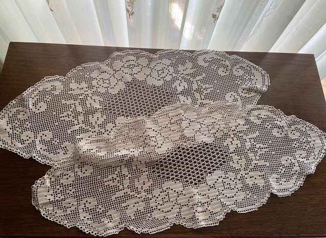 2 Manteles ganchillo beige