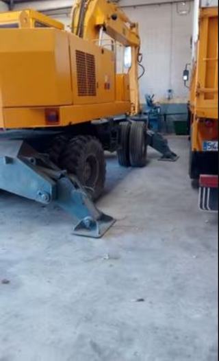 Retroexcavadora Caterpillar usada