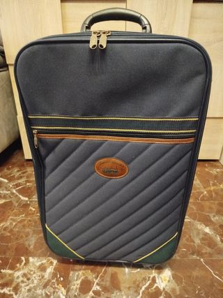 Maleta trolley y bolso de mano 