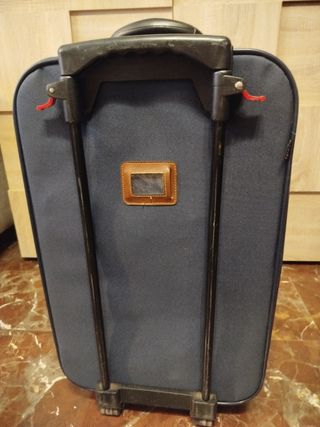 Maleta trolley y bolso de mano 