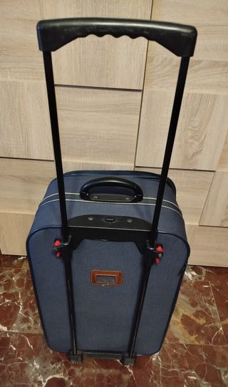 Maleta trolley y bolso de mano 