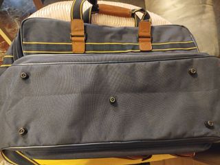 Maleta trolley y bolso de mano 