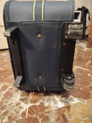 Maleta trolley y bolso de mano 