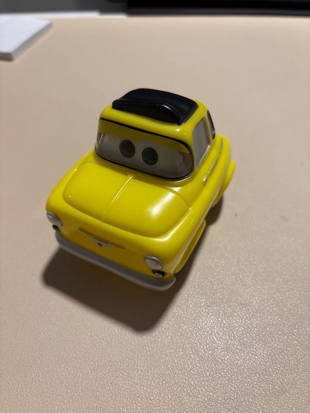 Funko Pop Luigi (Cars): Coche amarillo