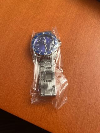 Reloj deportivo azul y plata