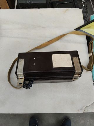 Teléfono militar antiguo